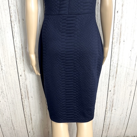 NWT ASOS MATERNITY Navy Quilted Sheath Dress Sleeveless Faux Wrap Size 6 - Picture 7 of 11